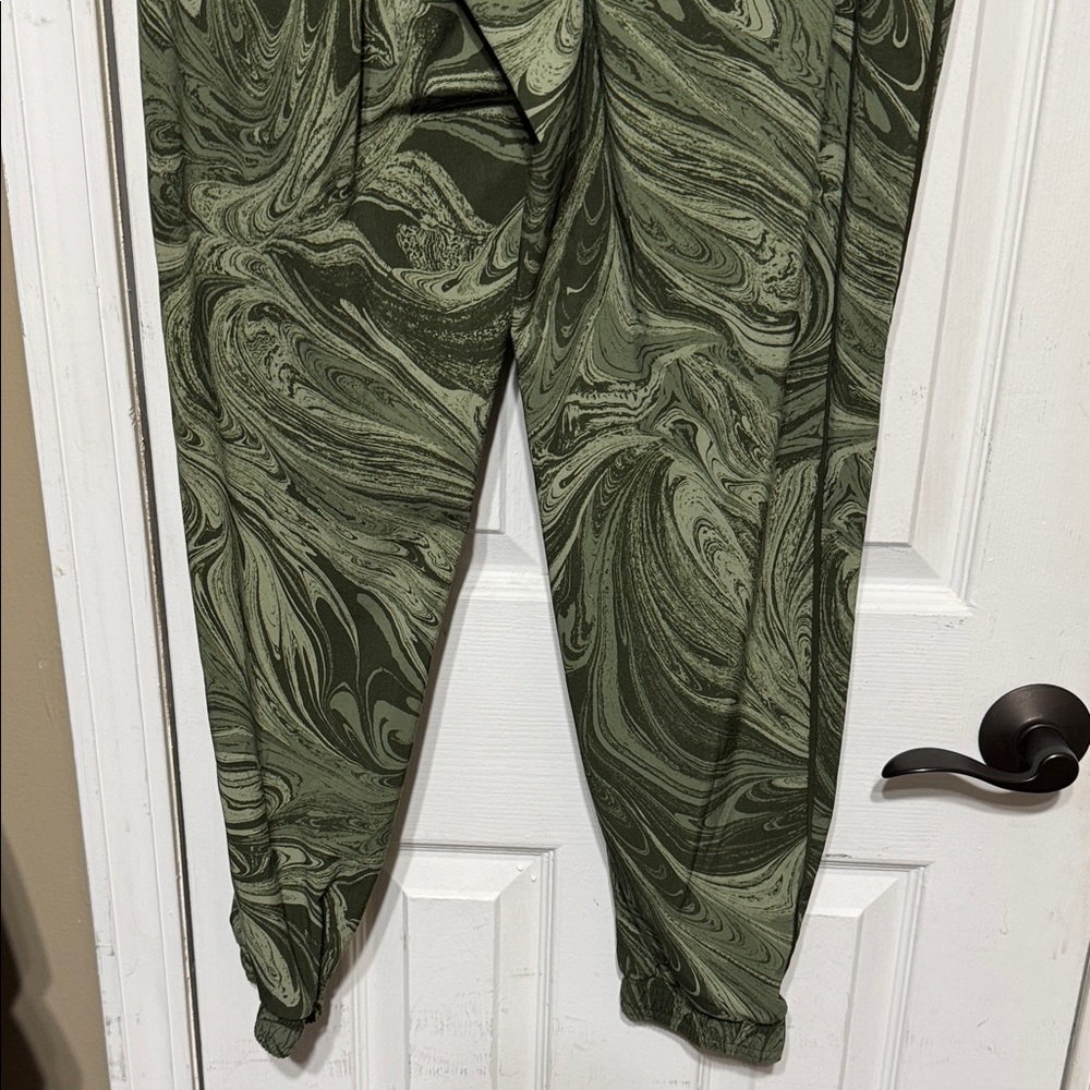 Athleta Olive Patterned Joggers - image 6